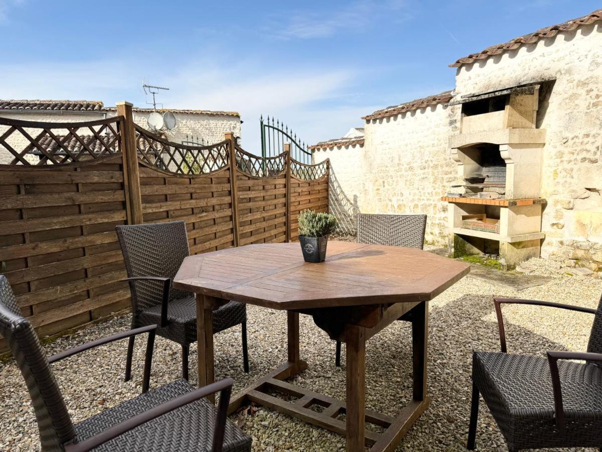 Le Relais De Saint-Preuil, The Originals Relais Vignes Du Cognac Hotel Bagian luar foto